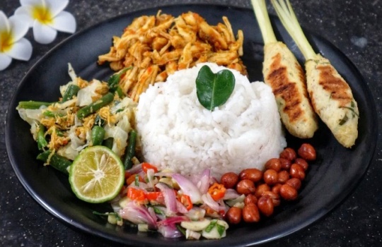 Resep Nasi Campur Bali dan Cara Mudah Membuatnya