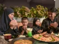 7 Cara Mengajarkan Anak Mengenal Doa Harian Sejak Dini Tanpa Paksaan