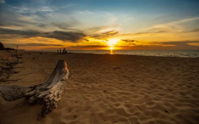 Panduan Wisata Pantai Berpasir Putih yang Sangat Lengkap