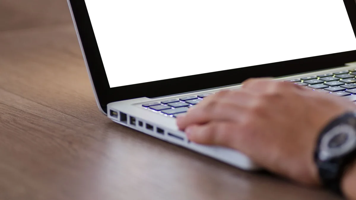 Tips Memilih Laptop Kerja Terbaik yang Awet Sesuai Kebutuhan