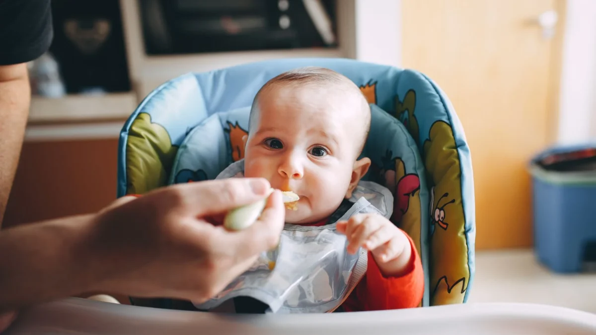 Tips MPASI Bayi 6 Bulan agar Lahap Makan dan Bebas Gerakan Tutup Mulut